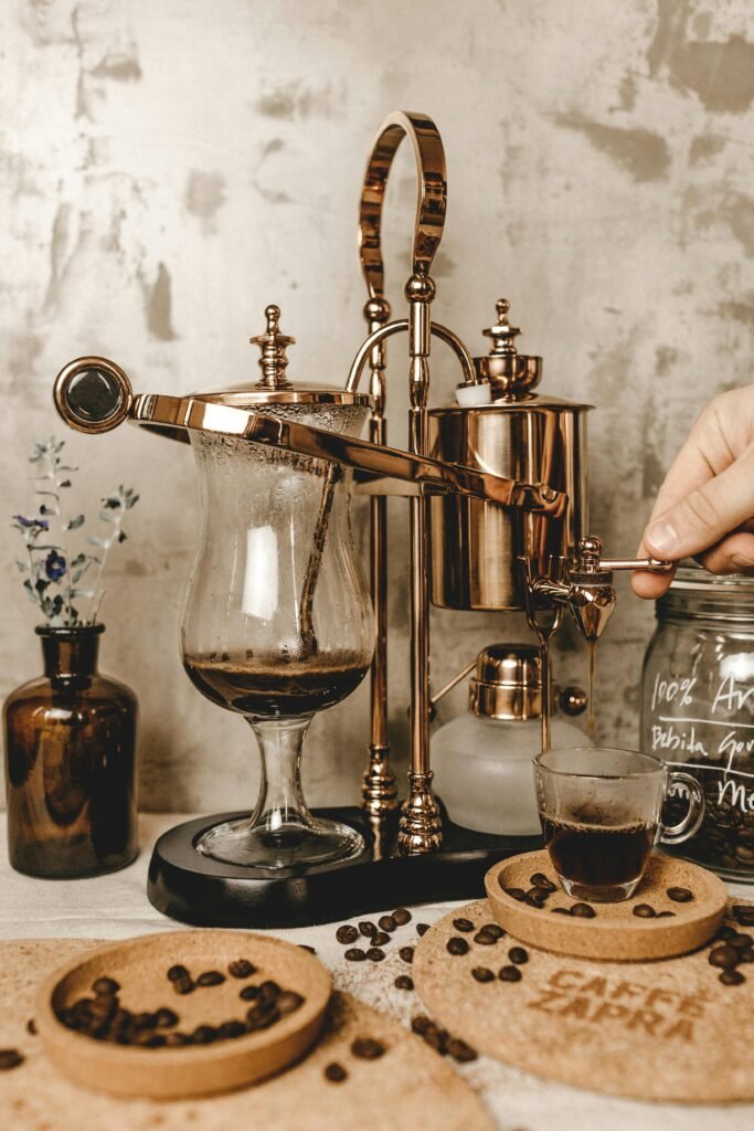 What are the key differences between Arabica and Robusta coffee beans